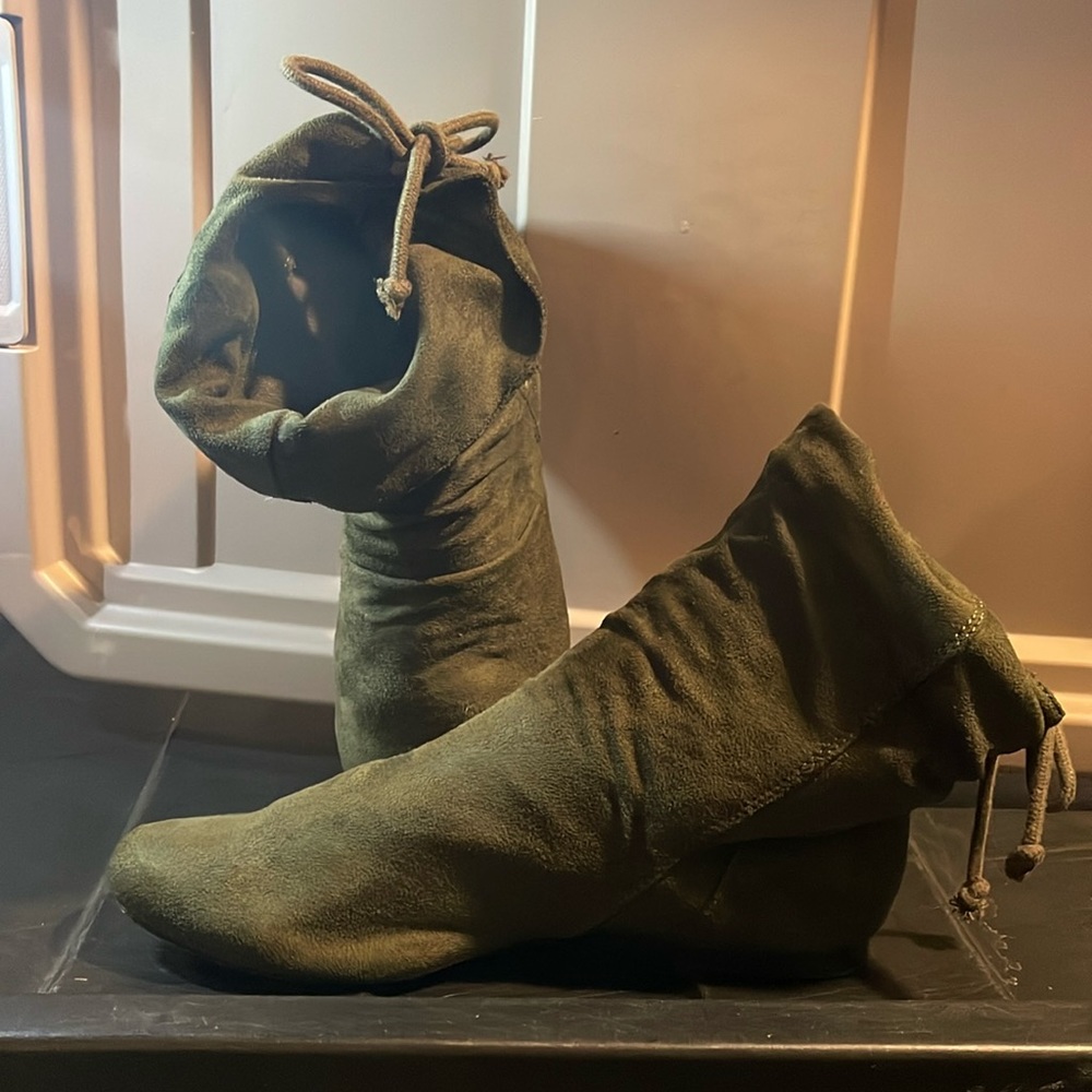 The original Arizona suede ankle boot size 11